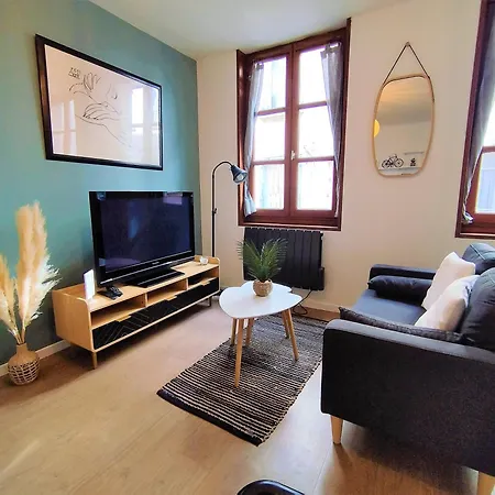 A 150 M De La Cathedrale Apartment *
