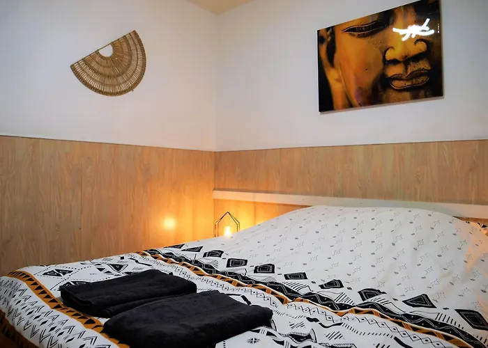 Апартаменты A 150 M De La Cathedrale